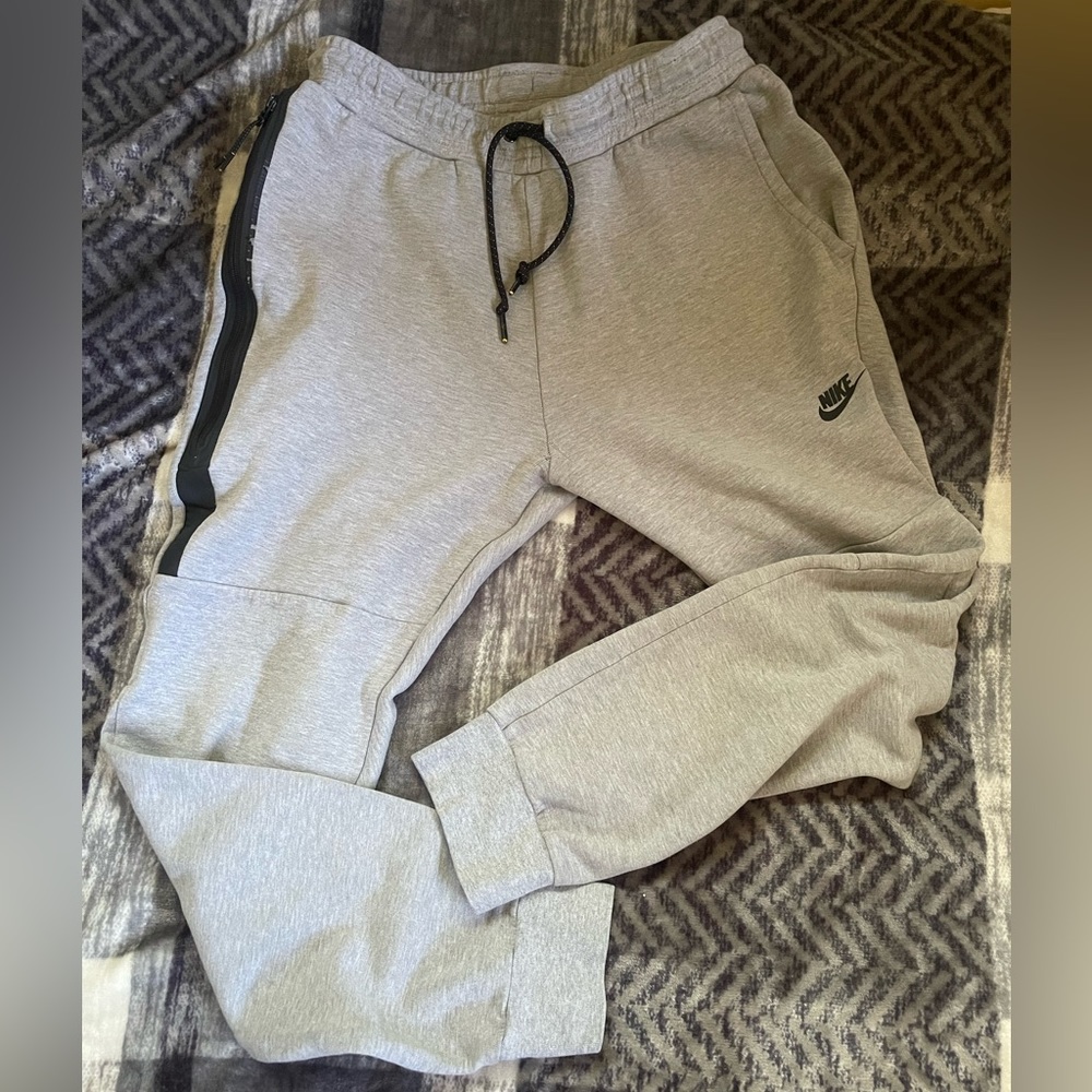 Nike Grey Running Joggers Sweatpants. Size Medium.